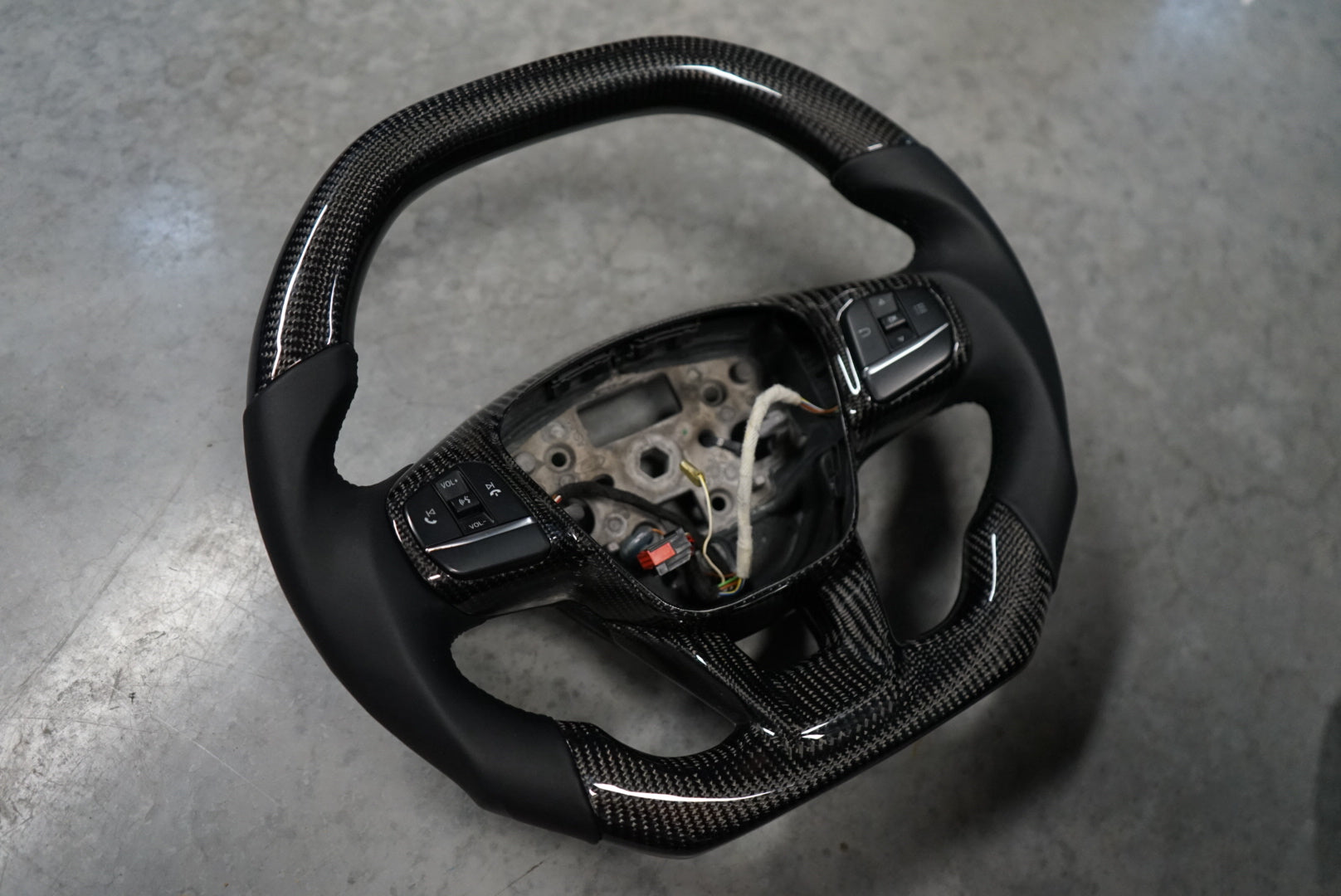 Ford Transit Custom 2018+ Carbon Fibre Steering Wheel - SWTRANCUS6