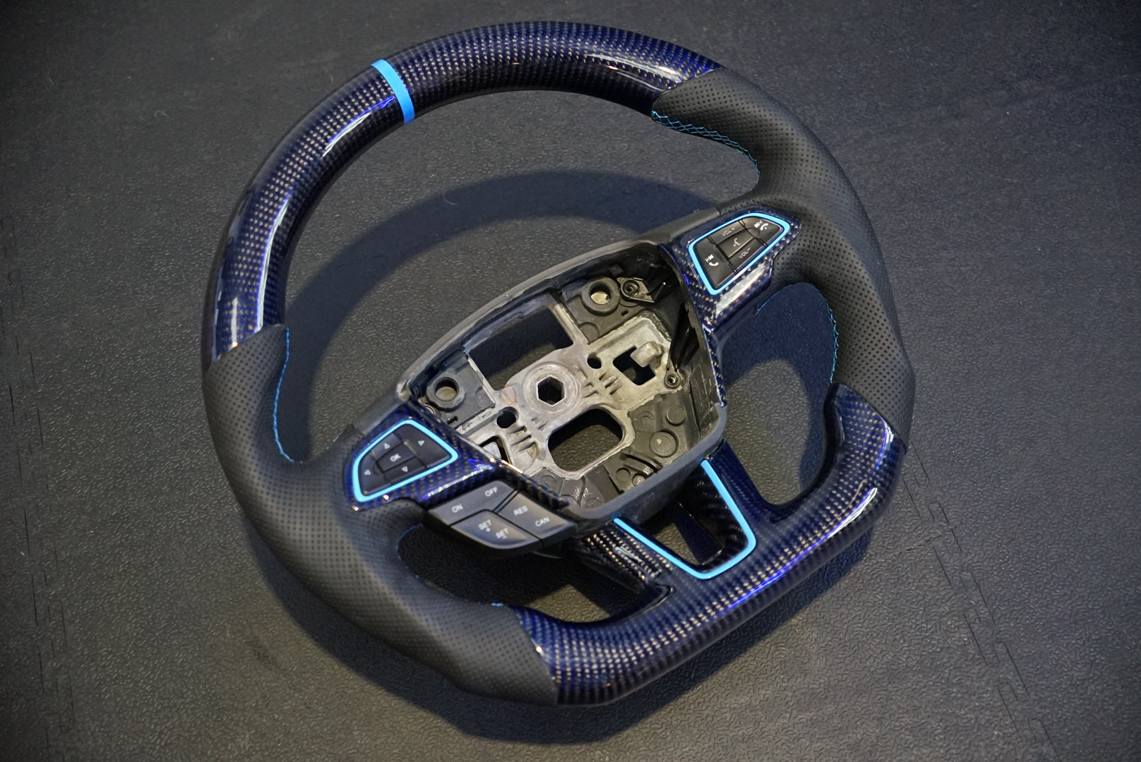 Ford Focus MK3/3.5 Carbon Fibre Steering Wheel 2011 - 2018 - SWFOCMKIII5