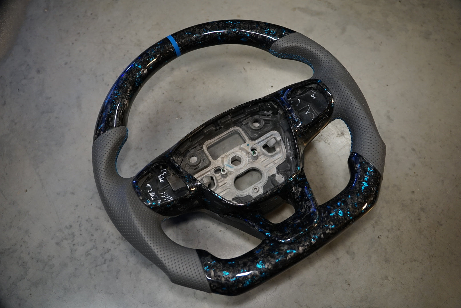 Ford Fiesta MK8 / Focus MK4 / Kuga  / Puma / Custom Leather Steering Wheel - SWFIESTAMK85