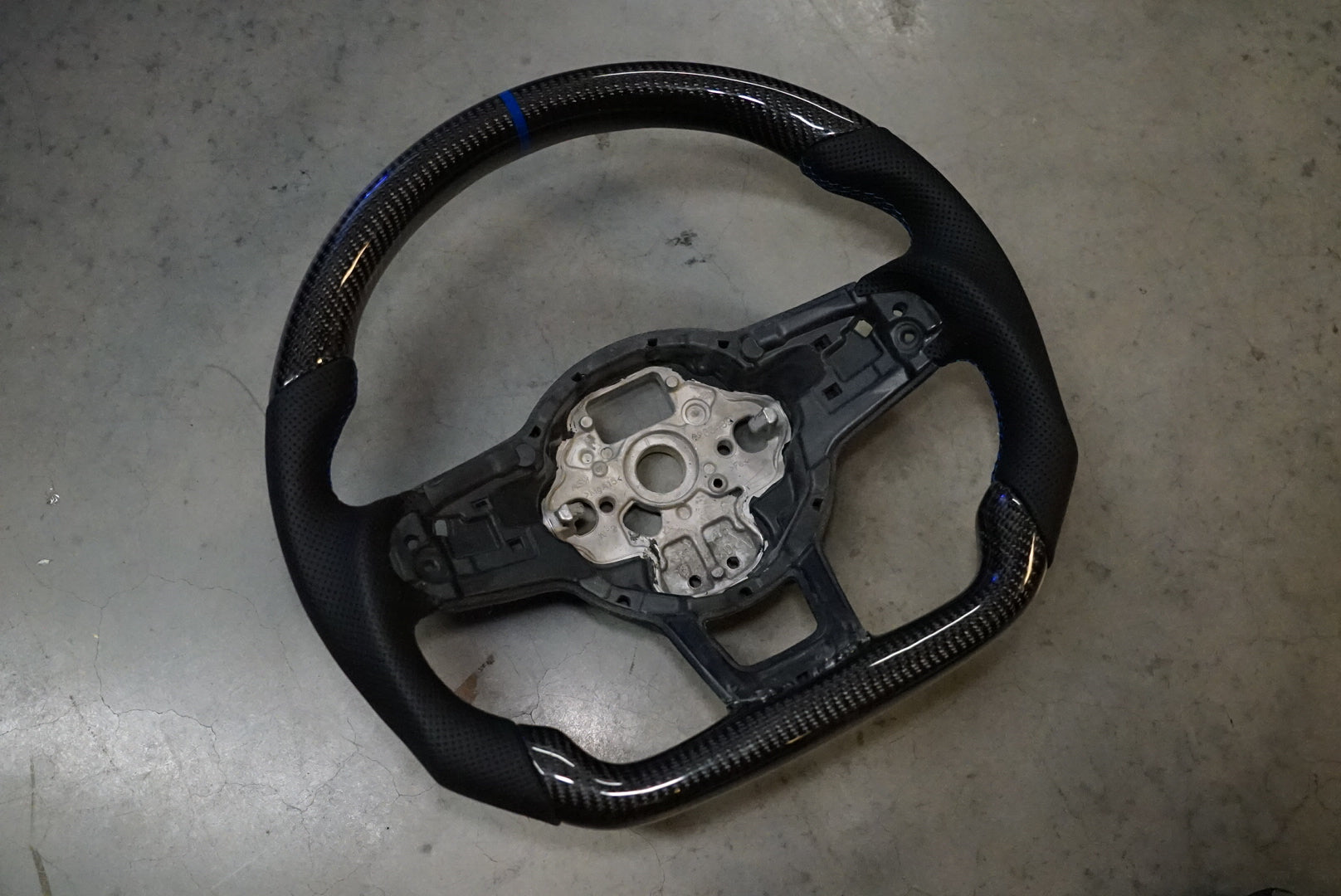 Volkswagen Golf MK7 / MK7.5 Polo MK5 / MK6 Carbon Steering Wheel - SWVWGTIR39