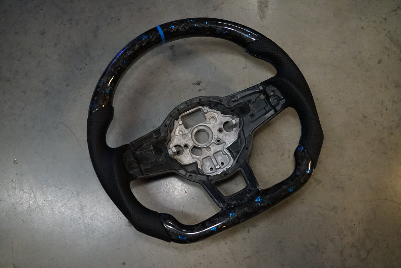 Volkswagen Golf MK7 / MK7.5 Polo MK5 / MK6 Forged Carbon Custom Steering Wheel - SWVWGTIR40