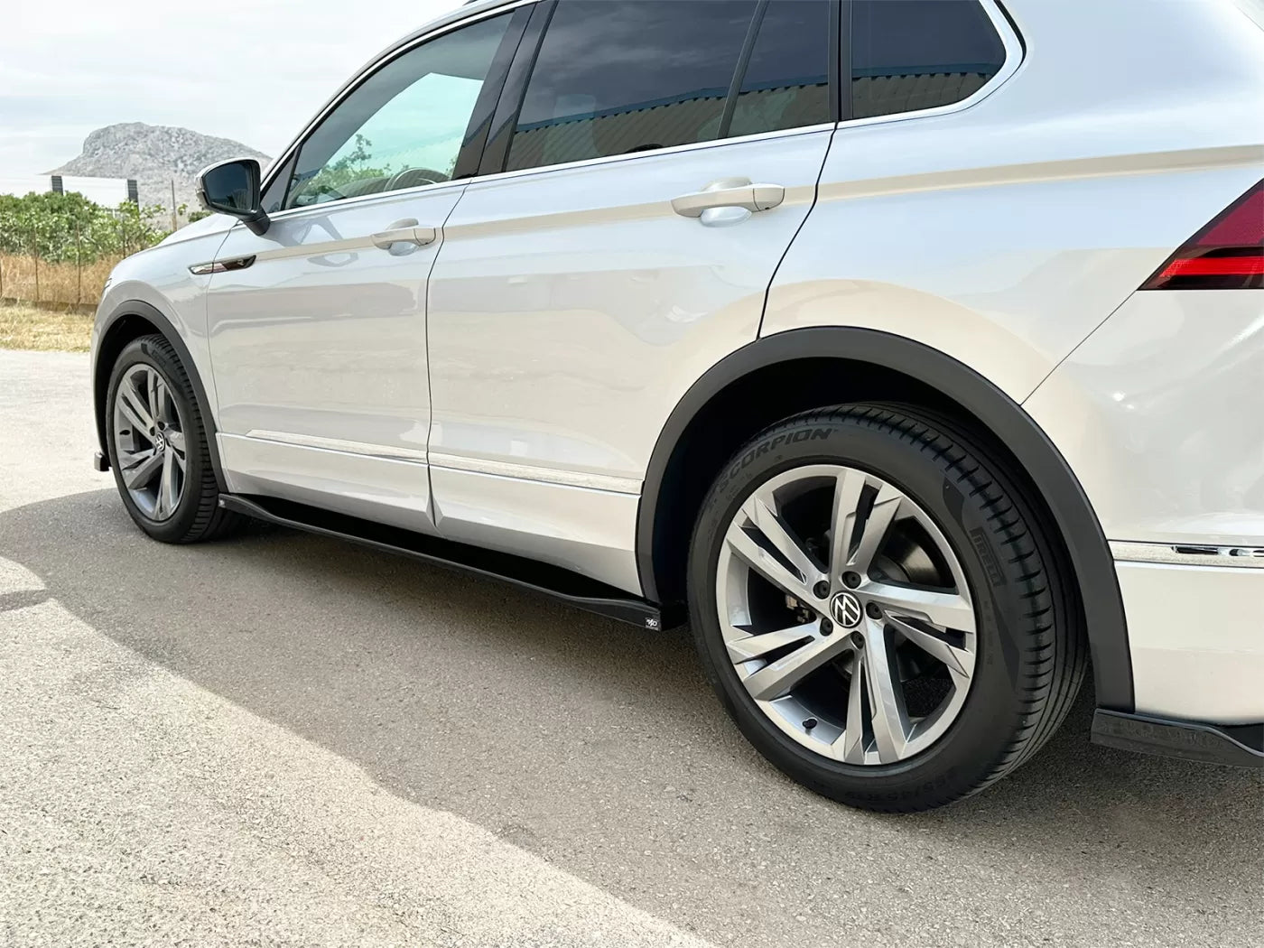 Side Skirts Extensions Volkswagen Tiguan R / R-Line Mk2 Facelift (2020-2024)