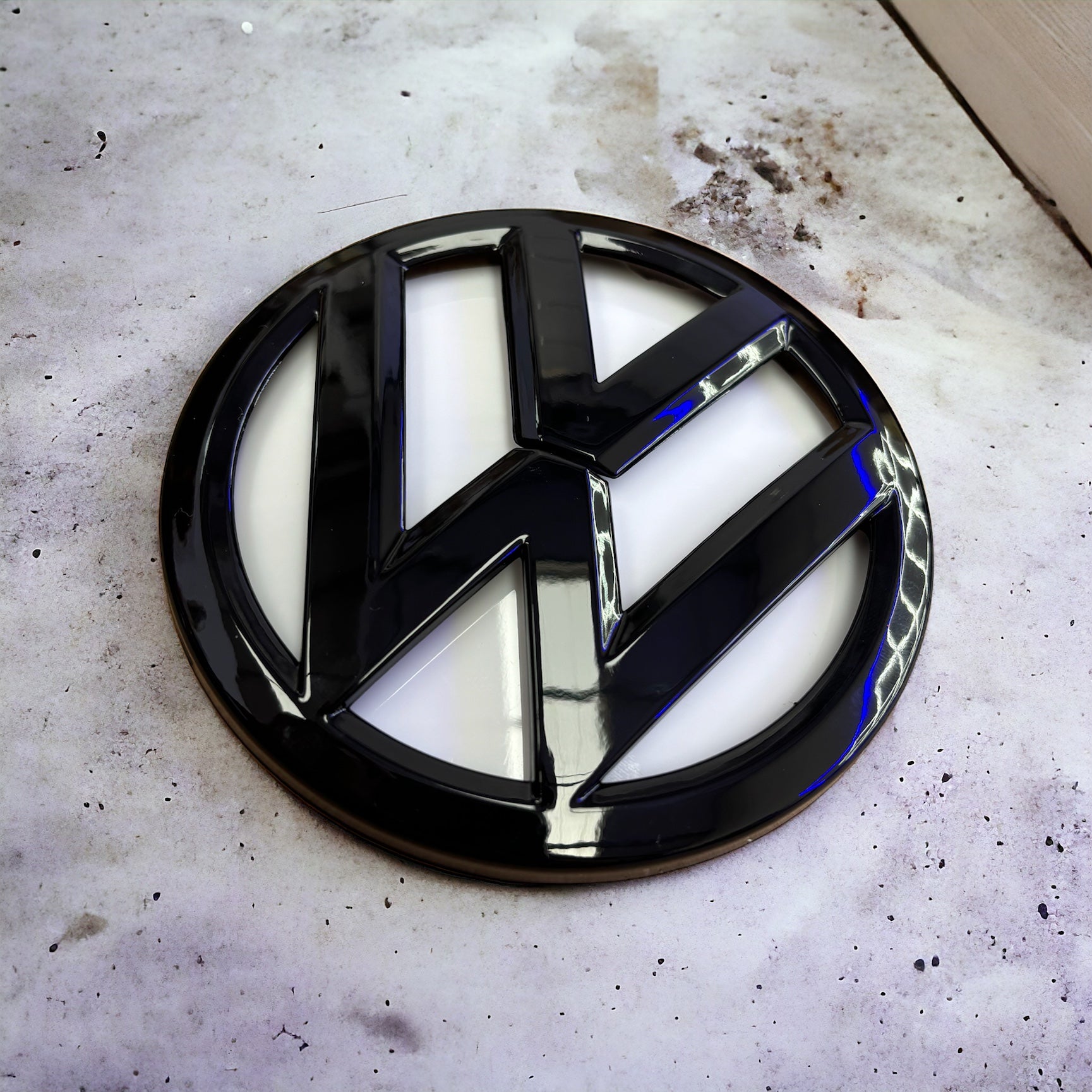 Volkswagen Polo MK5 6R / 6C Gloss Black & White Rear Boot Replacement Badge (2009 - 2017 Models)