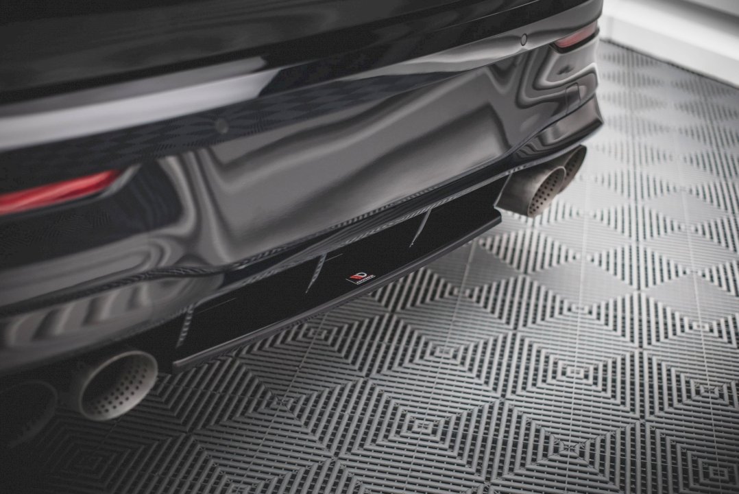 Maxton Design Central Rear Splitter for Volkswagen Golf MK8 R (2020+)